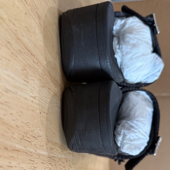 Vionic”Rio” Black shiny shimmery Snakeskin print sandals - Picture 6 of 11